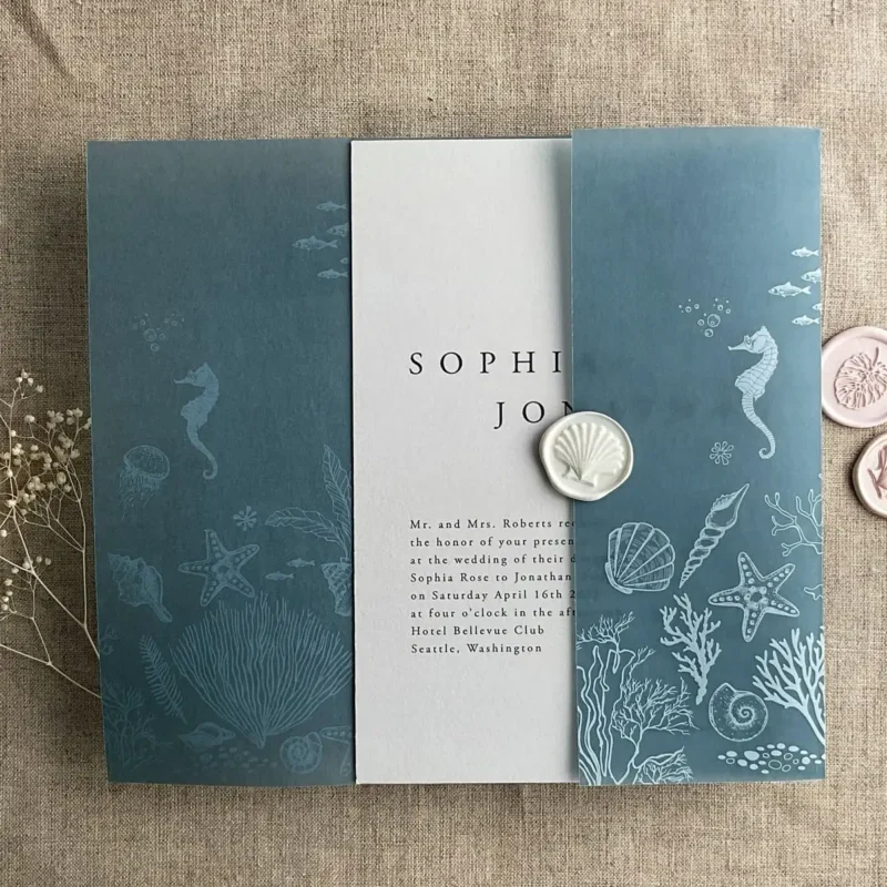 Convite de casamento com capa translucida de cor azul
