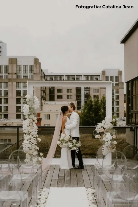 paleta de cores para casamento no estilo moderno com contrastes em preto e branco
